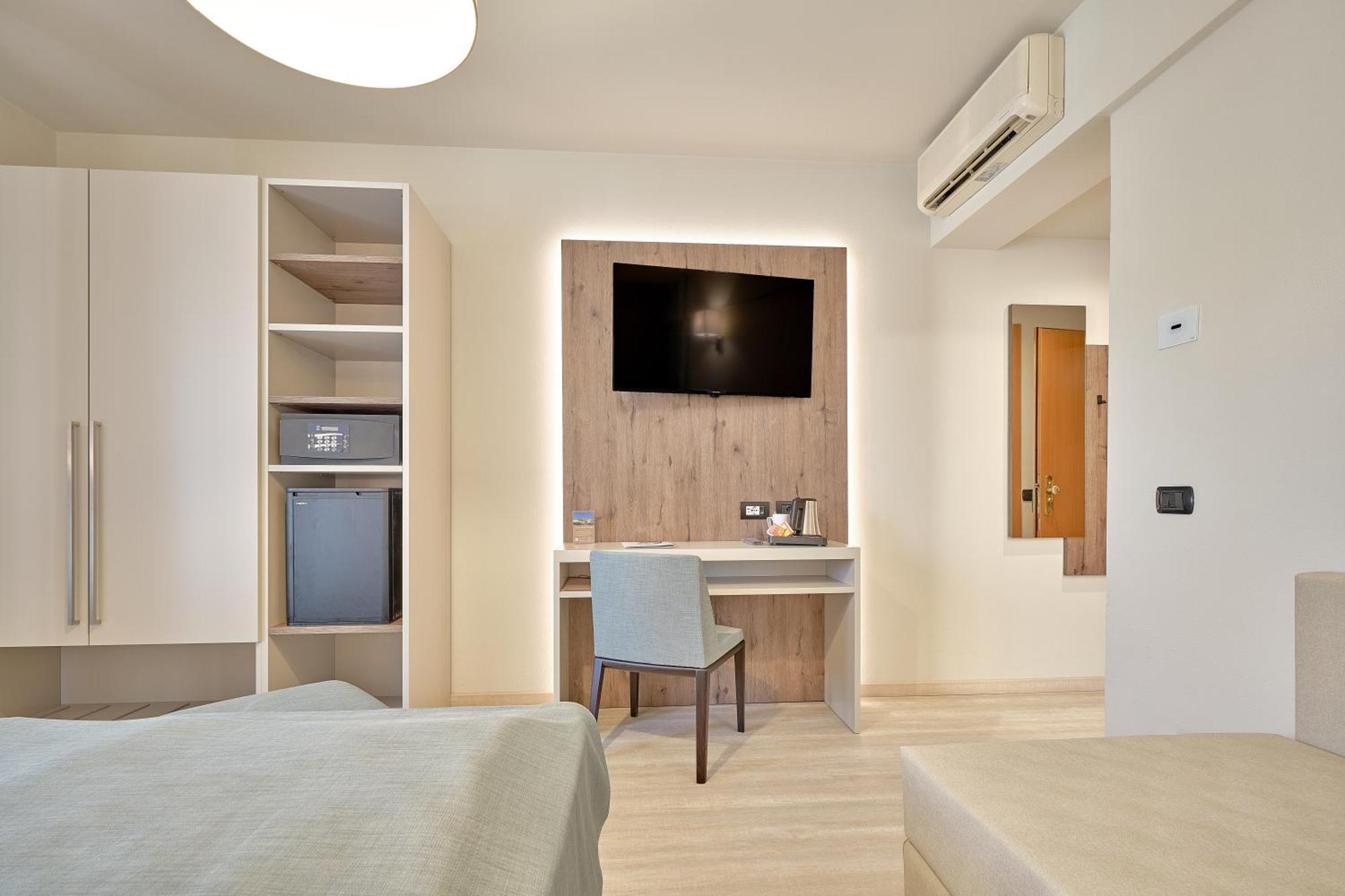 Hotel Bisesti ***S 가르다 외부 사진